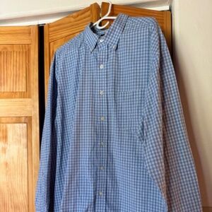 Arrow mens dress shirt long sleeve, blue , 2XL excellent condition.